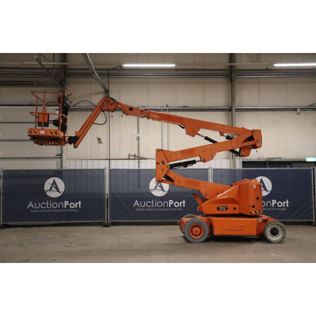 2011 JLG E400AJPN-43759482