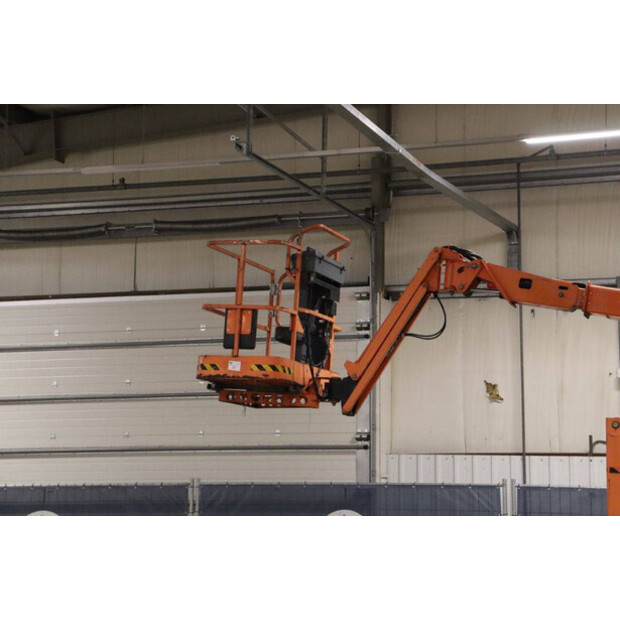 2011 JLG E400AJPN-43759485