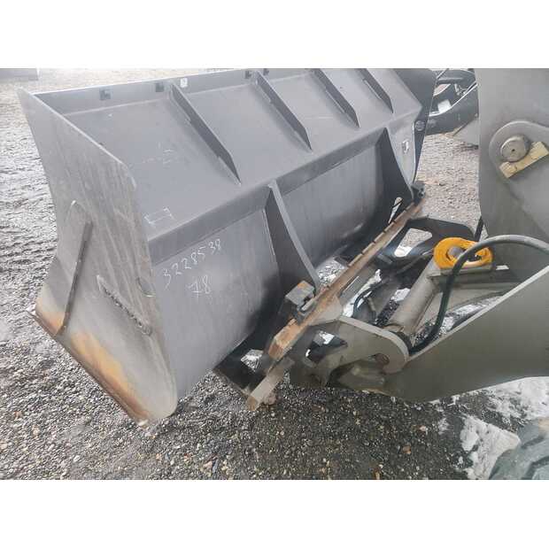 1999 فولفو L30Z-43768619