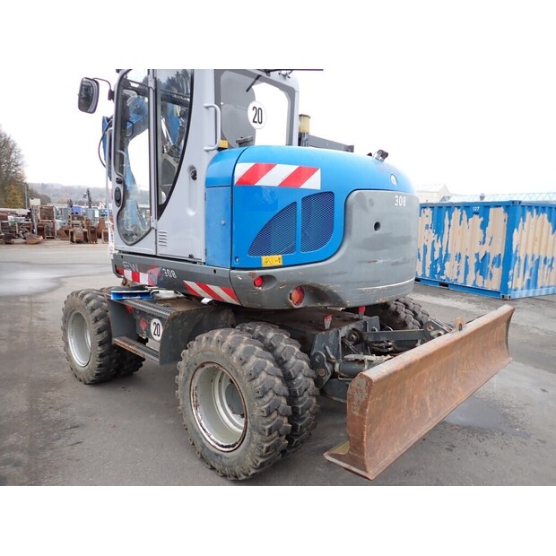 2017 واكر نيوسون EW100-43768738