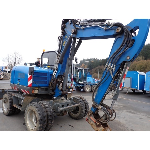 2017 واكر نيوسون EW100-43768740