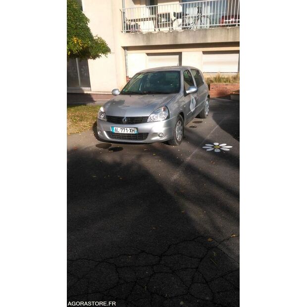 2010 Renault Clio-43775009