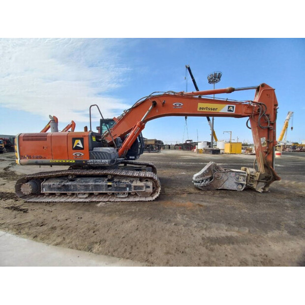 2021 Hitachi ZX220LC-43776509