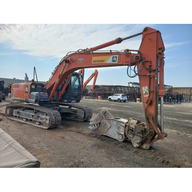 2021 Hitachi ZX220LC-43776510