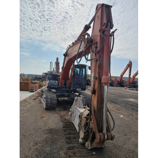 2021 Hitachi ZX220LC-43776511
