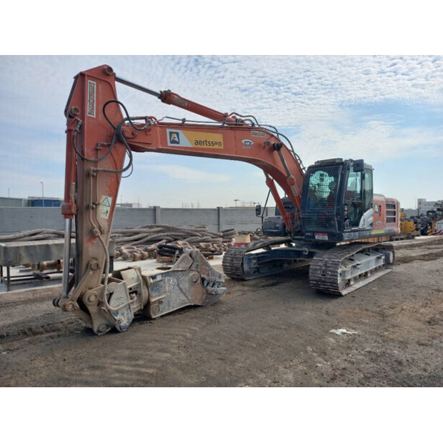 2021 Hitachi ZX220LC-43776513