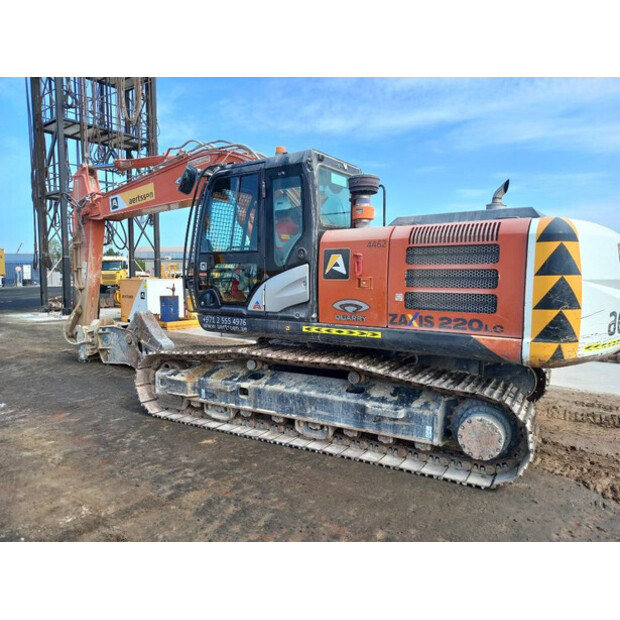 2021 Hitachi ZX220LC-43776515