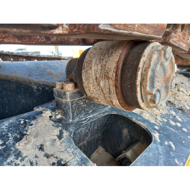 2021 Hitachi ZX220LC-43776523