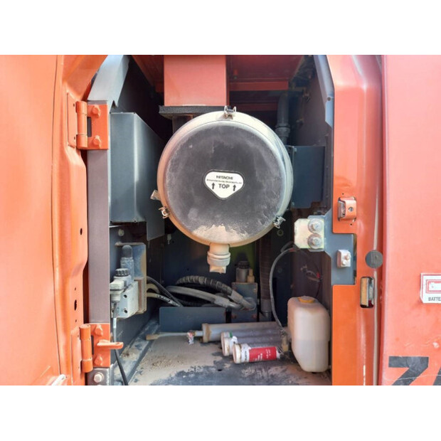 2021 Hitachi ZX220LC-43776540