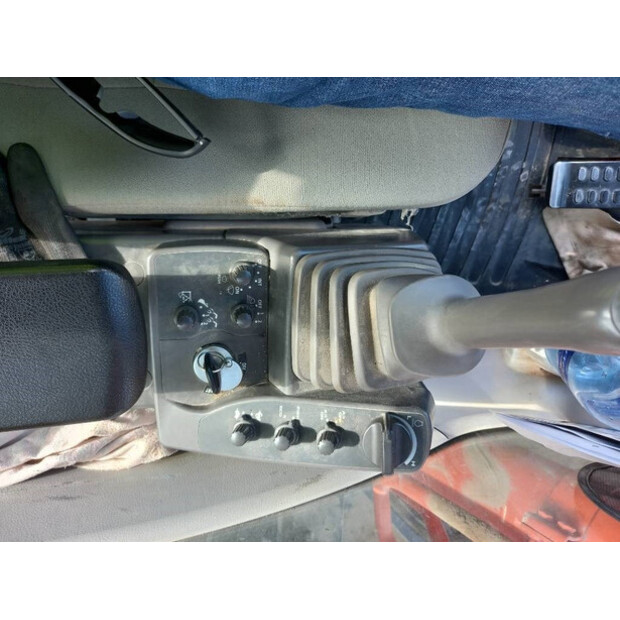 2021 Hitachi ZX220LC-43776549