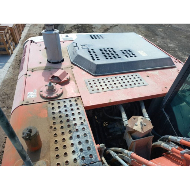 2021 Hitachi ZX220LC-43776553