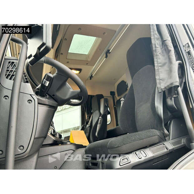 2023 Mercedes-Benz Acrocs 2051-43776651