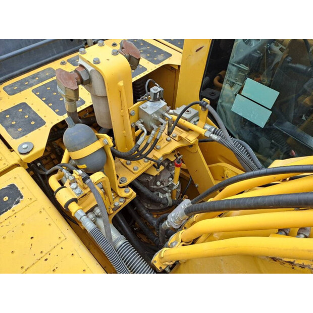 2016 Komatsu HB 215 LC-2-43777224