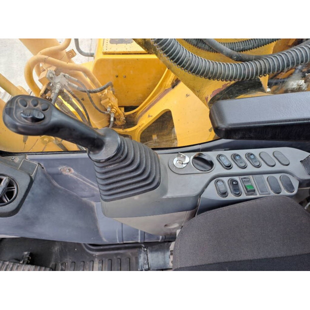 2016 Komatsu HB 215 LC-2-43777230