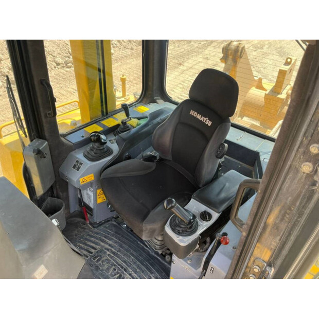 2023 كوماتسو D275A-5R-43778006
