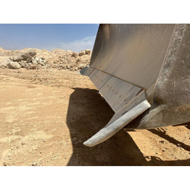 2023 كوماتسو D275A-5R-43778009