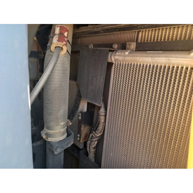 2024 كوماتسو D155A-6R-43779010