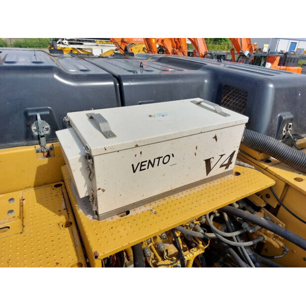 2016 Caterpillar 352FL-43779153