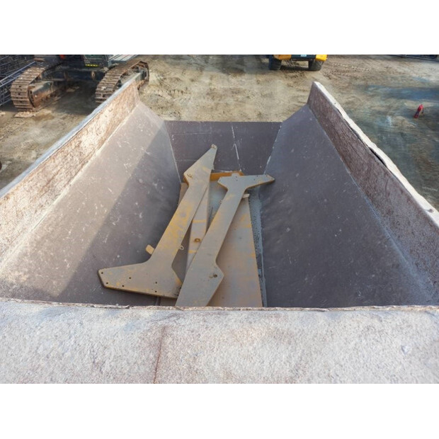 2017 Komatsu HM400-3R-43780735