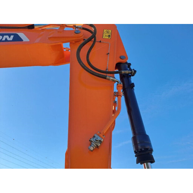 2025 Develon DX300LC-7M-43781121