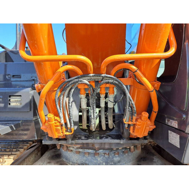 2018 Hitachi ZX300LC-6-43781273