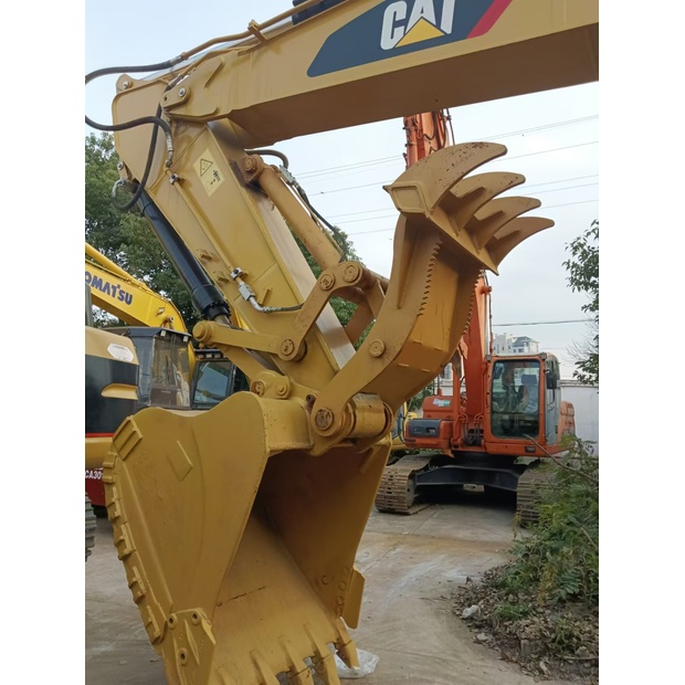 2020 كاتربيلر 330D2-43781668