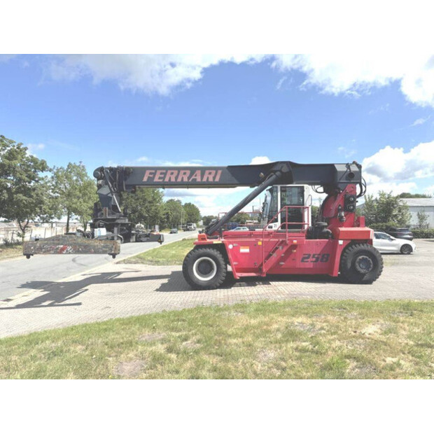 2013 CVS Ferrari F258.6-43782555