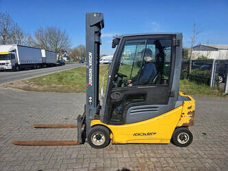 صورة ل رافعات 2012 جنجهينريتش EFG320