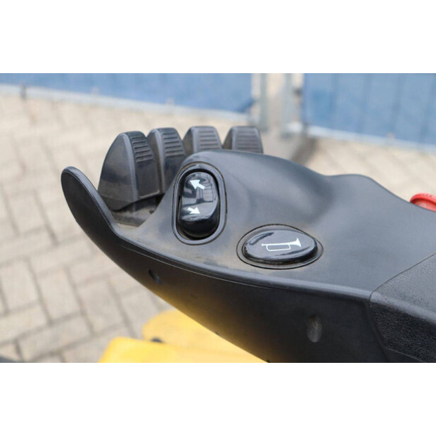 2016 Yale ERP16VF-43799576