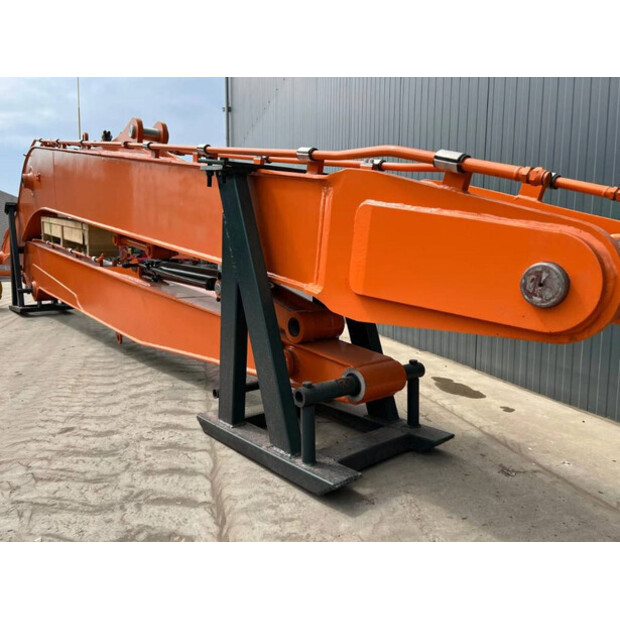 2025 Hitachi ZX210-43802329