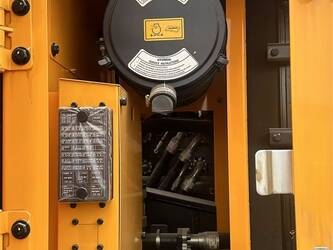 2024-hyundai-hx220s-43802872