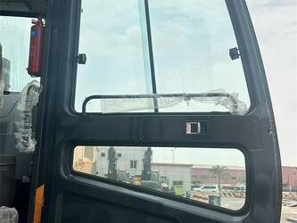 2024-hyundai-hx220s-43802874