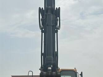 2024-hyundai-hx220s-43802896