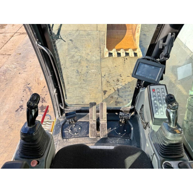 2018 ليبهير R946LC-43803521