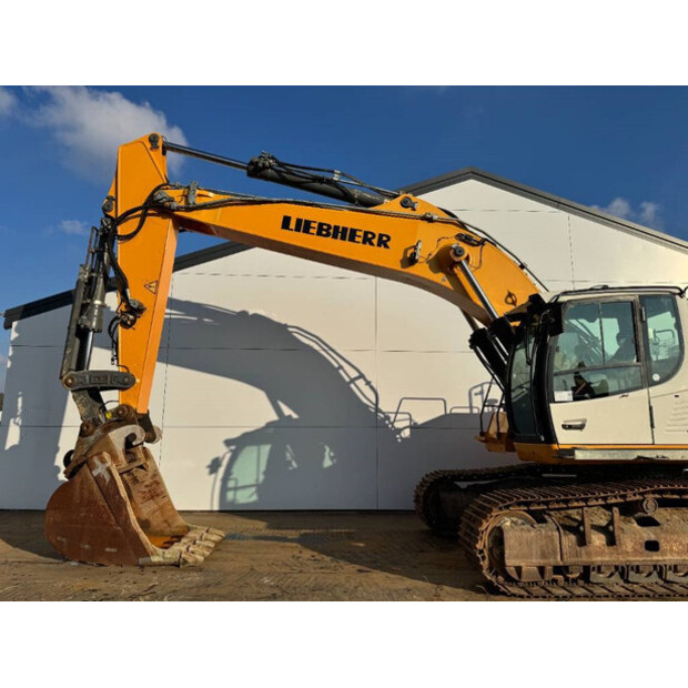 2018 ليبهير R946LC-43803532