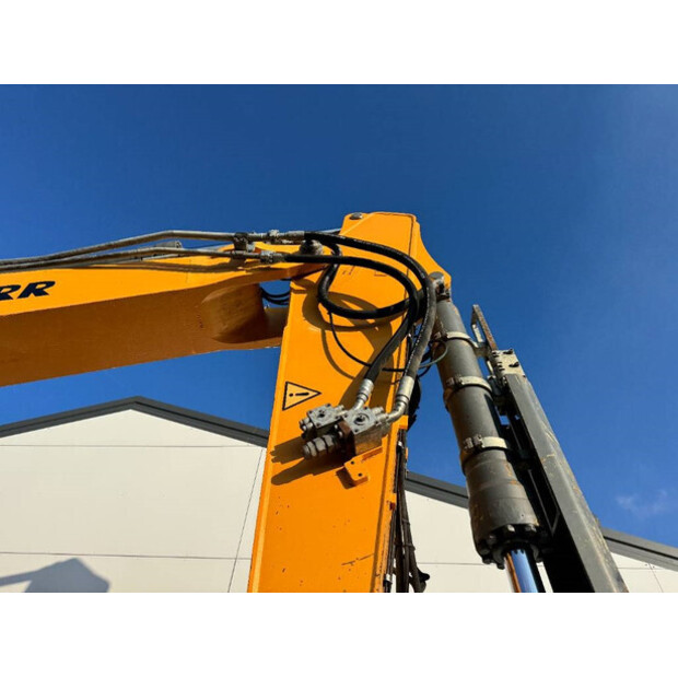 2018 ليبهير R946LC-43803535