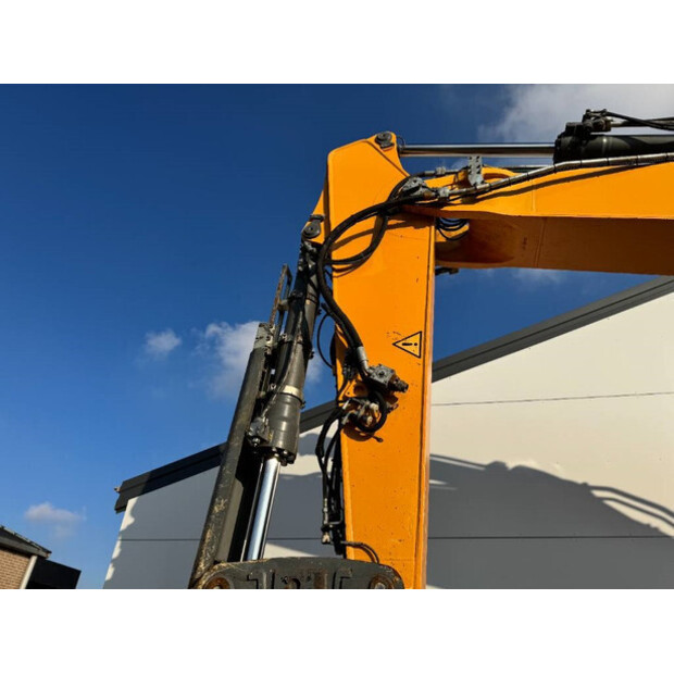 2018 ليبهير R946LC-43803536