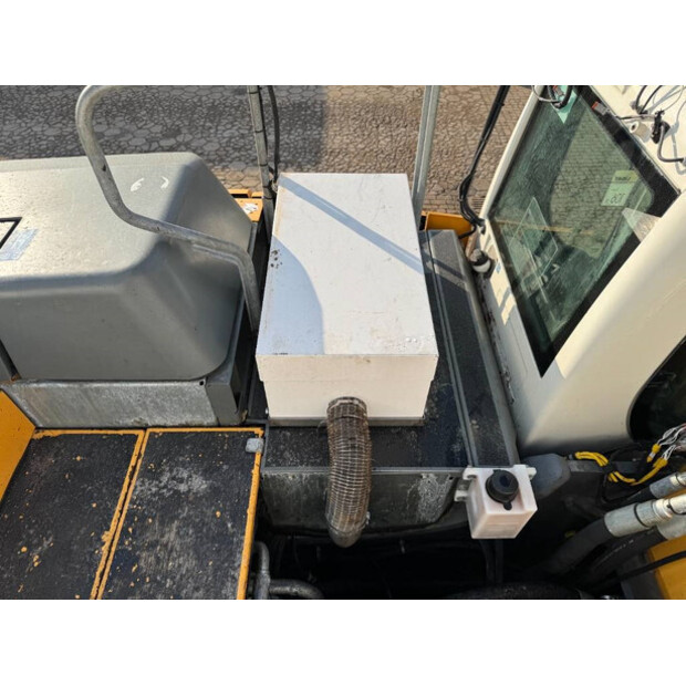 2018 ليبهير R946LC-43803548