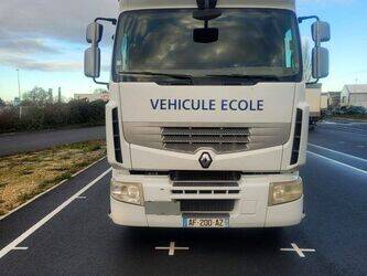 صورة ل شاحنات مع ستارة 2009 رينو PREMIUM