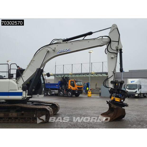 2018 هيتاشى ZX250LC-6-43821293