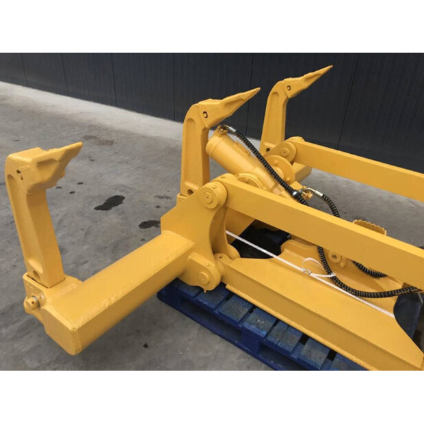 2025 Komatsu D65-43822970