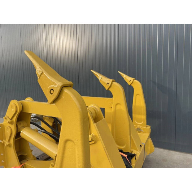 2025 Komatsu D85-43822990