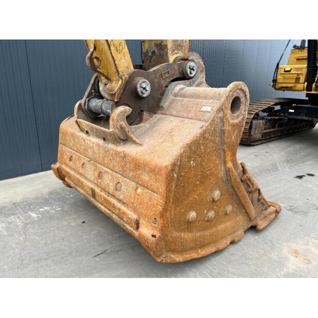 2020 كاتربيلر 352F-43824034