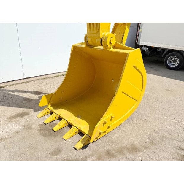 2025 Komatsu PC210-10M0-43826673