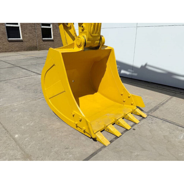 2025 Komatsu PC210-10M0-43826674