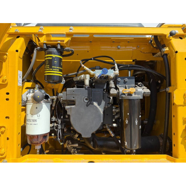 2025 Komatsu PC210-10M0-43826683