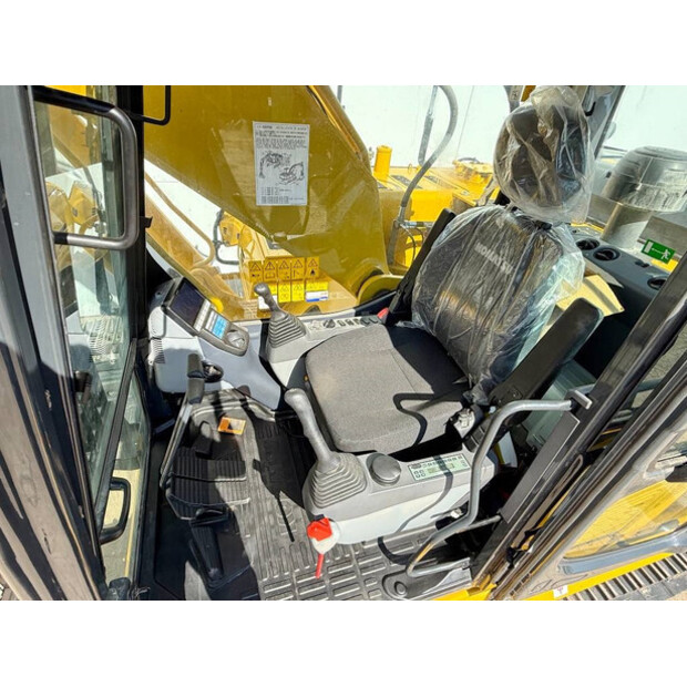 2025 Komatsu PC210LC-10M0-43826725