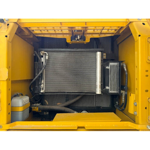 2025 Komatsu PC210LC-10M0-43826738