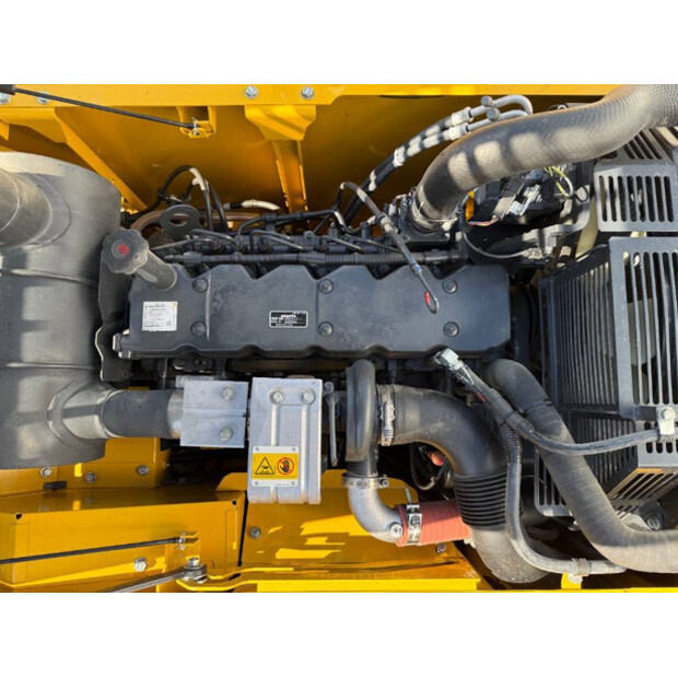 2025 Komatsu PC210LC-10M0-43826742