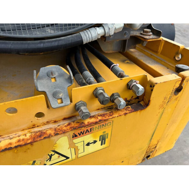 2014 Volvo G970-43828043